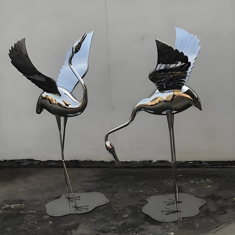 Escultura de pequeno animal em metal